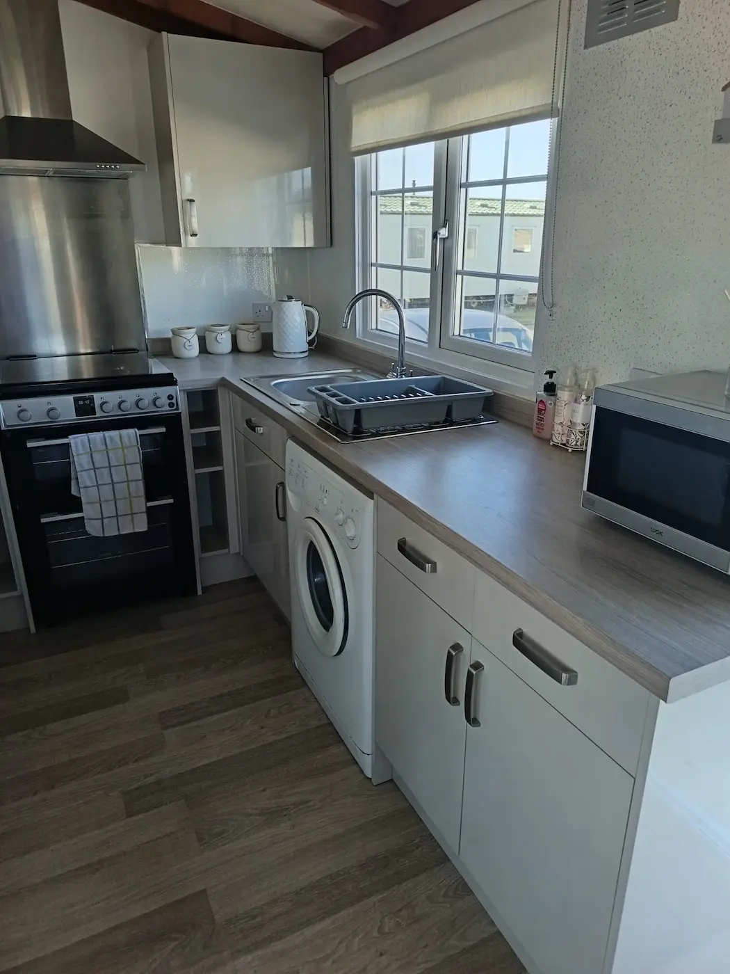 Alternative kitchen view with window